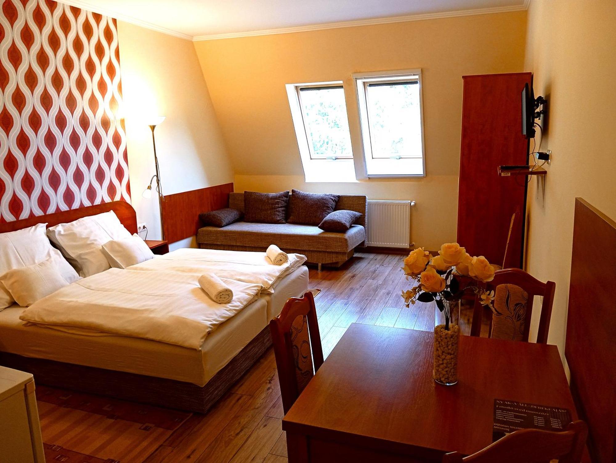 Patak-Party Apartmanok Bogacs Exterior photo